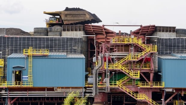 Emissions from oilsands forecast to continue rising as oil production increases, says report