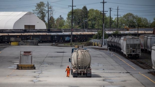 Canada’s economy grew 1% in the third quarter from higher government, household spending