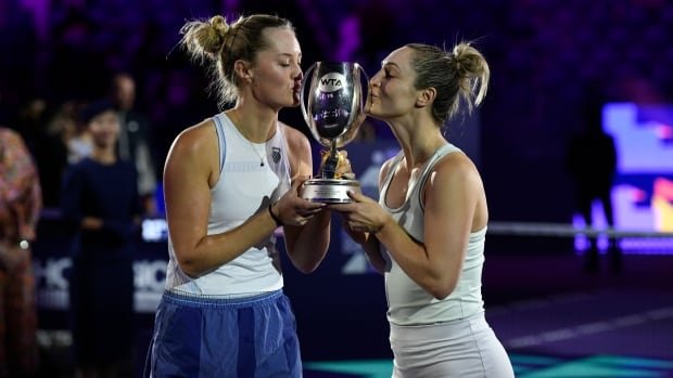 Dabrowski becomes 1st Canadian to win WTA Finals title, securing doubles triumph with Routliffe