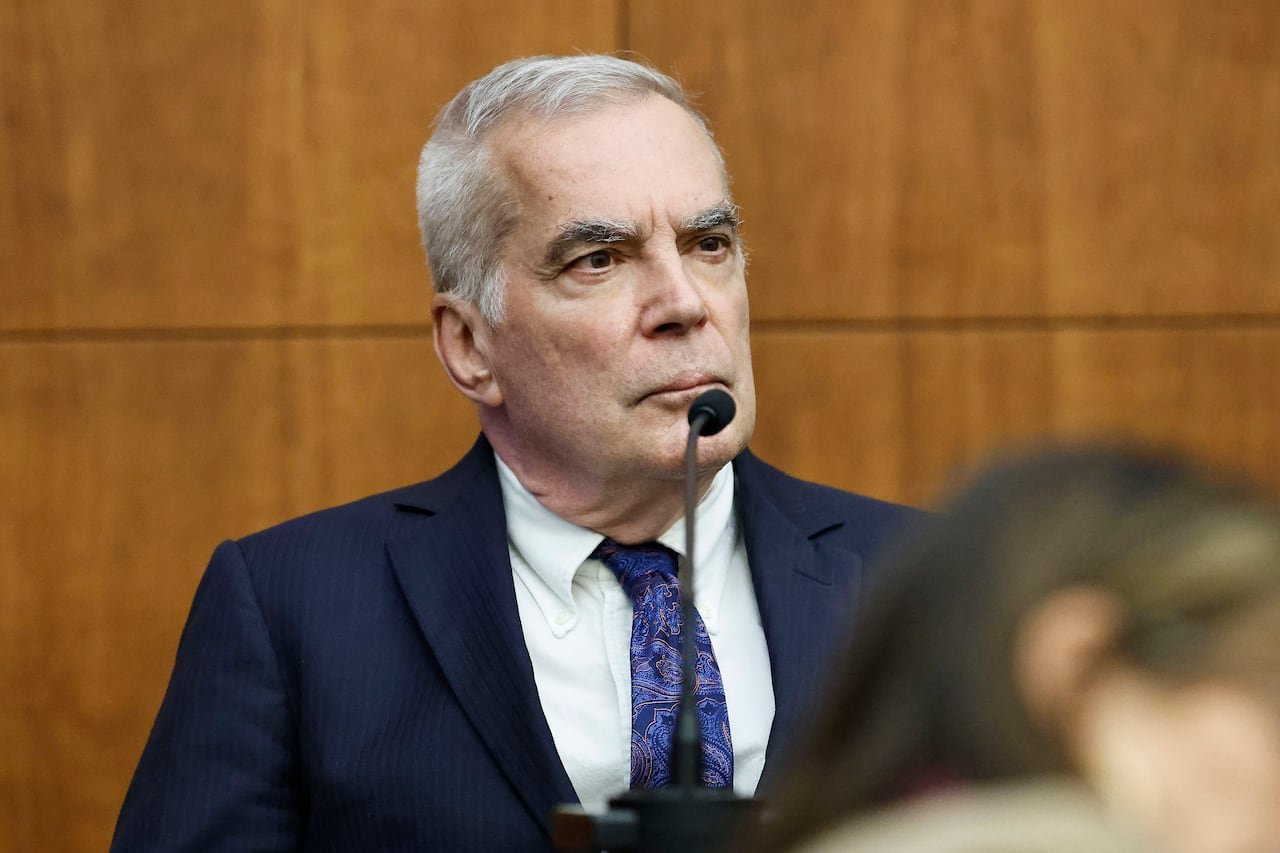 Senior forensic psychiatrist in court testifying